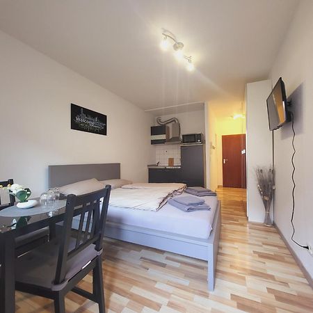 Zentrales Apartment Mit Balkon Und Parkplatz ترير المظهر الخارجي الصورة